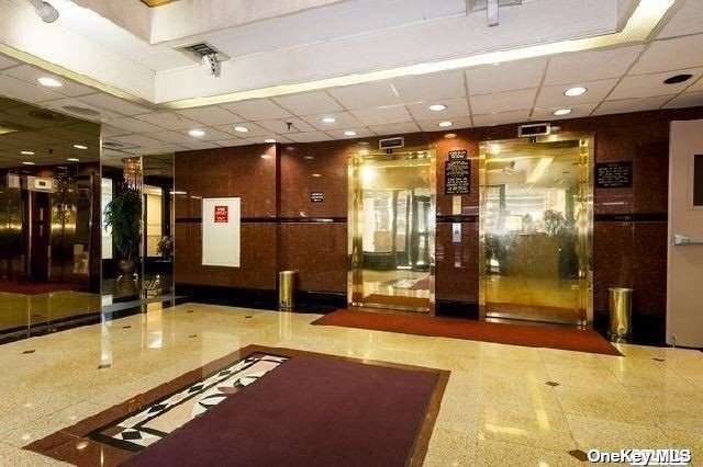 Foto del edificio - 92-29 Queens Blvd