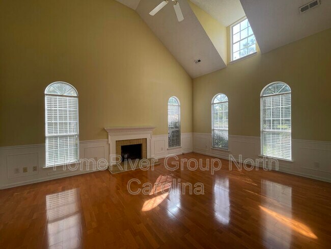 Foto del edificio - 11315 Laurel View Dr