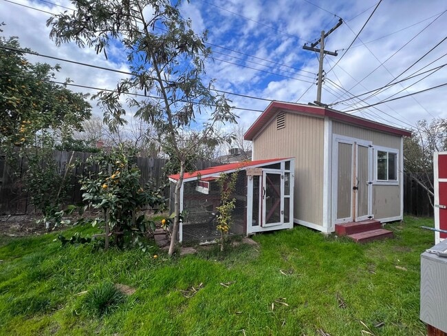 Building Photo - 7425 Carella Dr