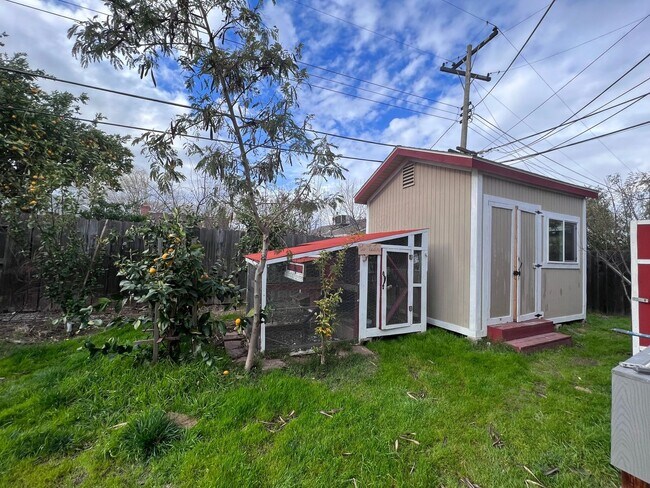 Foto del edificio - 7425 Carella Dr