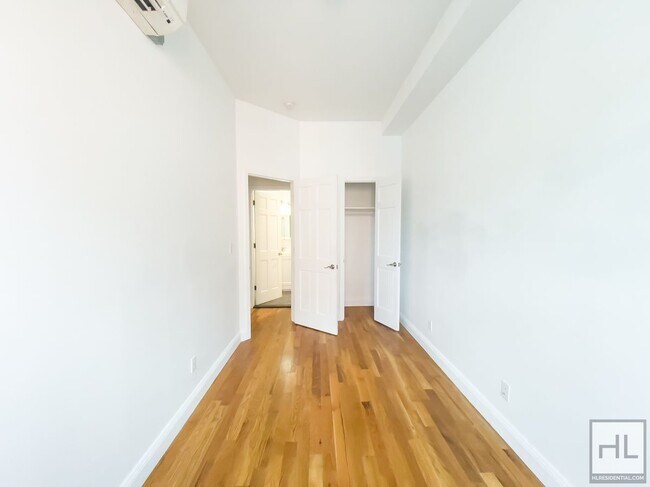 Foto del edificio - WYCKOFF AVENUE / Spacious 2-Bed 1 Bath / B...