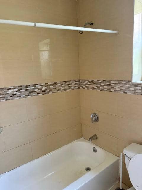 Foto del edificio - 945 E 215th St
