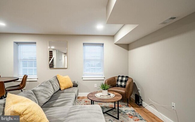 Foto del edificio - 221 W 6th St