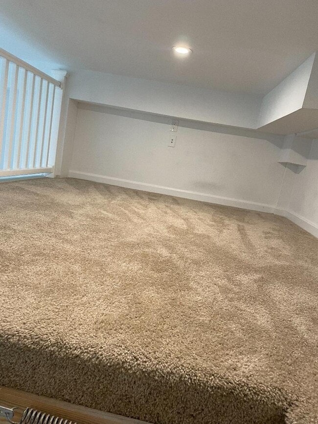 Building Photo - 8 Grove St