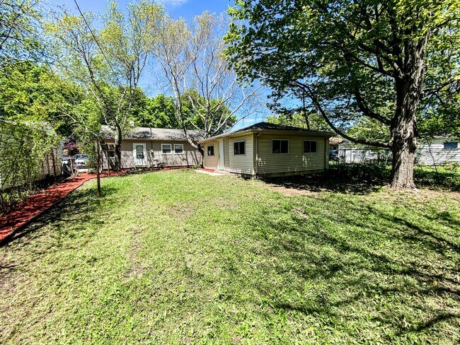 Building Photo - 3 Bedroom Single Family