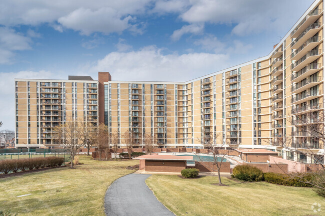 Building Photo - McLean House Condominiums