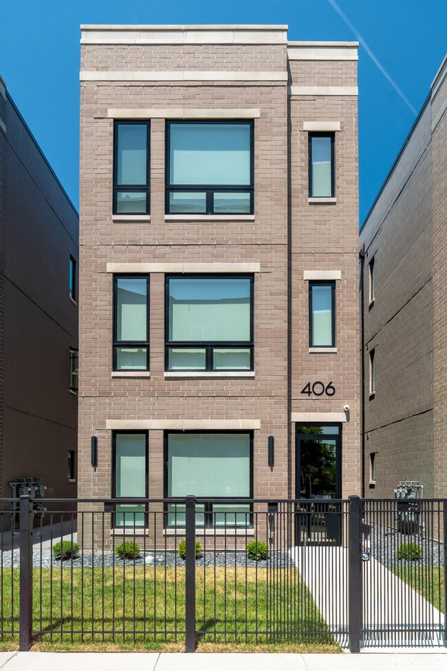 Building Photo - 406 E 50th Pl