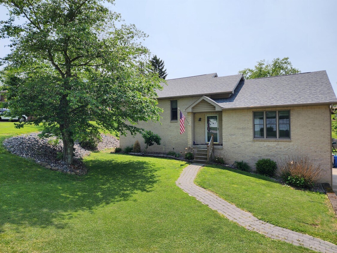 13894 US30, Irwin, PA 15642 House for Rent in Irwin, PA