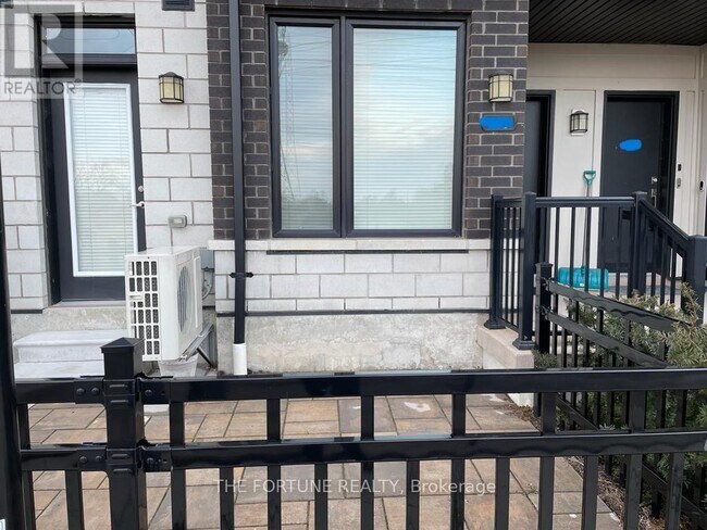 Photo du bâtiment - 1555 Kingston Rd