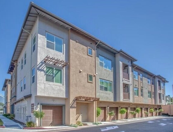 Building Photo - 1130 Karby Terrace