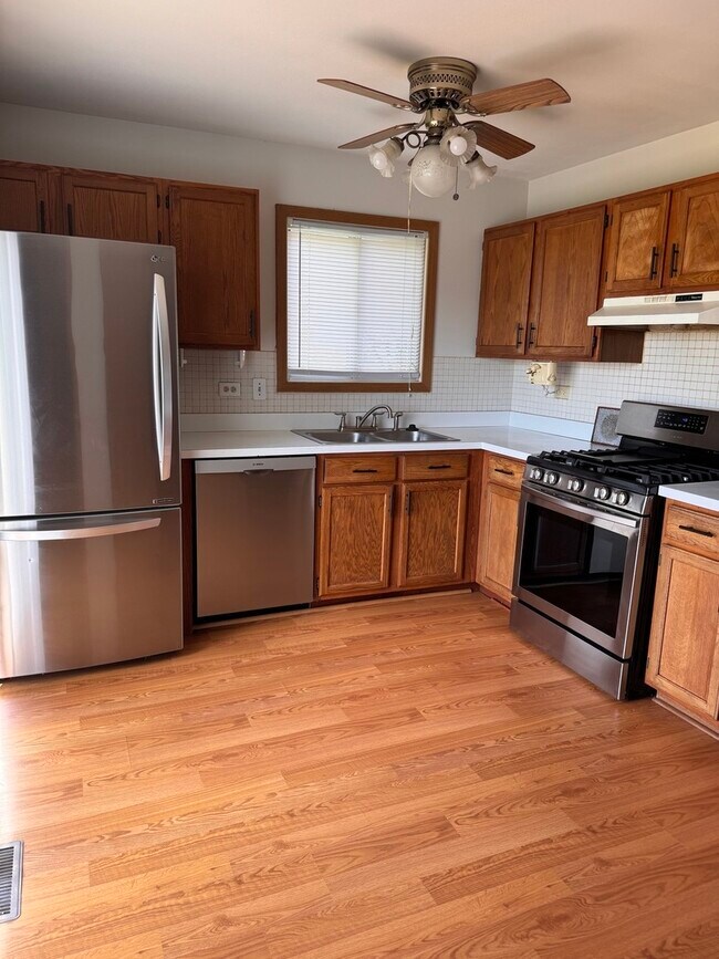 Building Photo - 1327 Andover Dr
