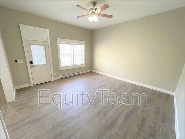 Foto del edificio - 4723 Peabody Ave