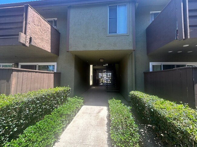 Foto del edificio - Charming Upper-Level Condo with Community Pool & Spa