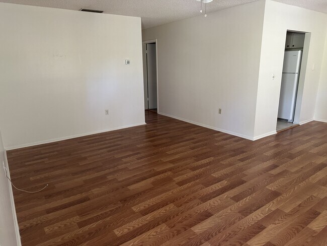Foto del edificio - 4800 Rilma Ave