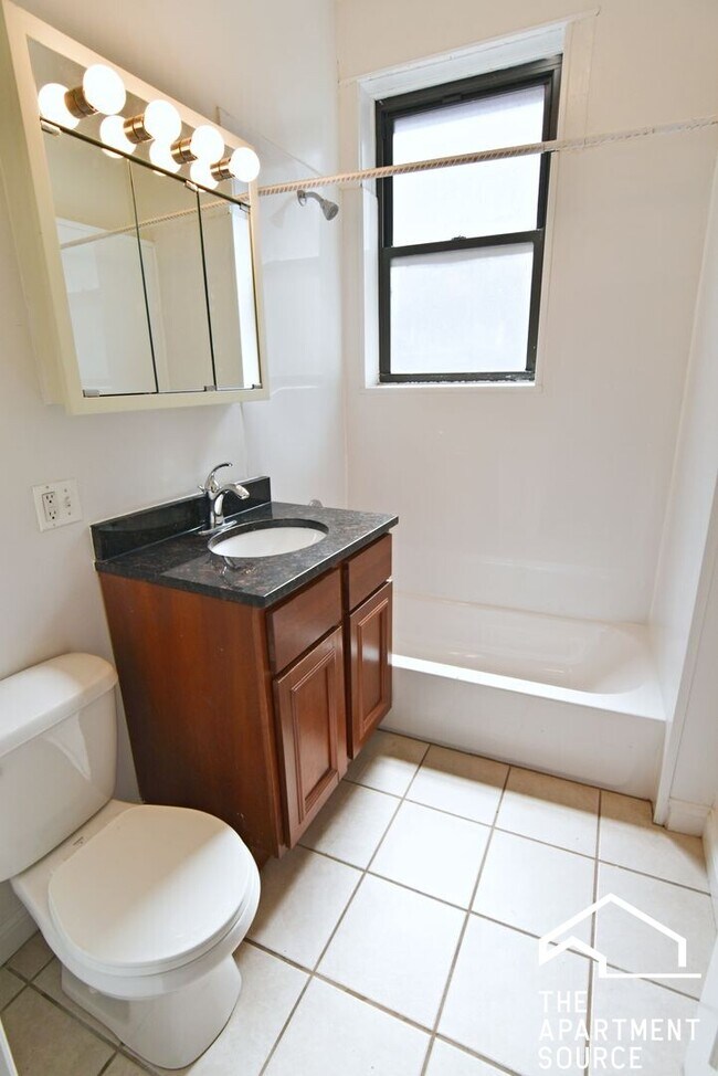 Foto del edificio - 714 W Buckingham Pl
