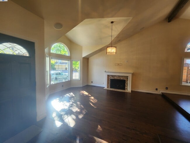 Building Photo - 1127 Mataro Ct