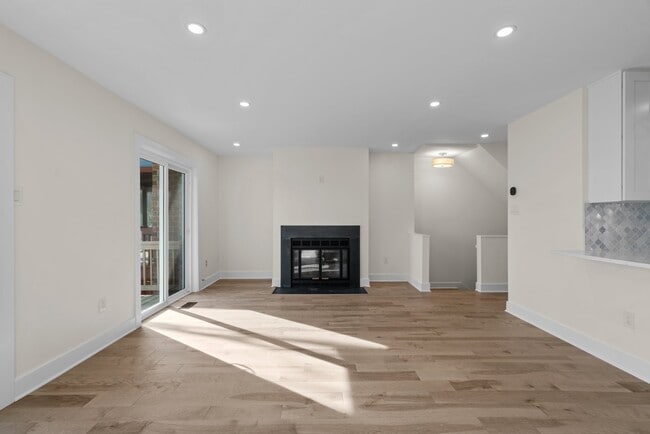 Building Photo - 7250 Dockside Ln