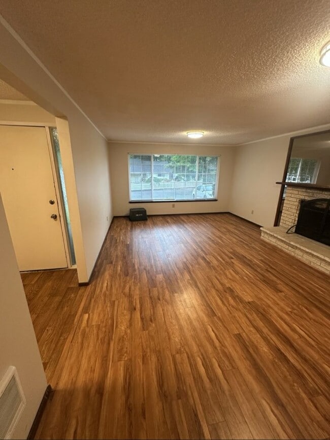 Building Photo - 3 Bed, 2 Bath Ranch in Hazel Dell!