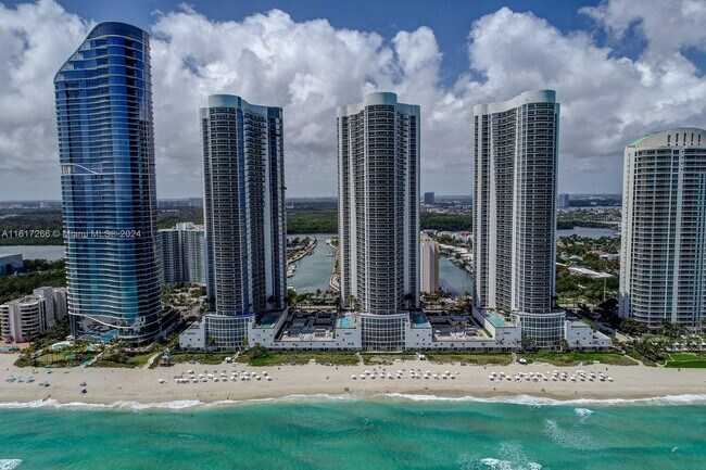 Foto del edificio - 15901 Collins Ave
