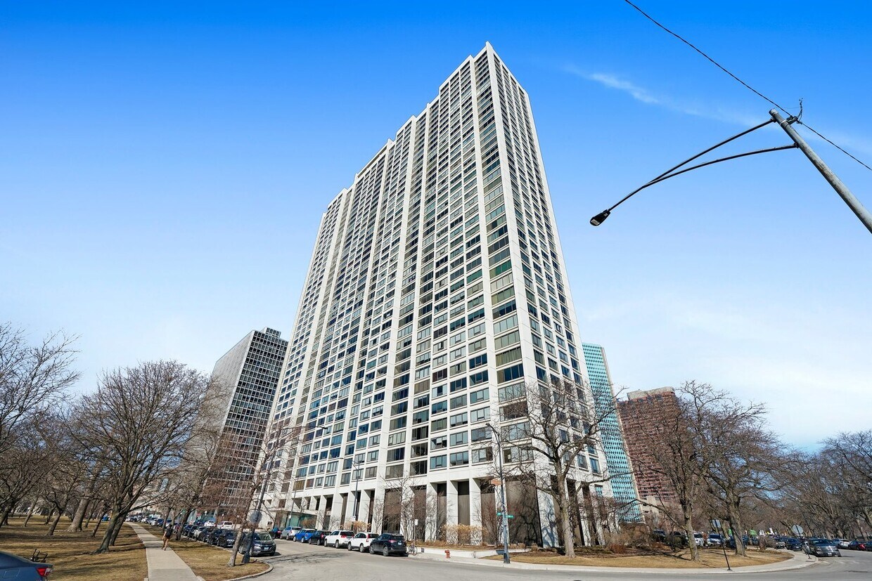 2800 N Lake Shore Dr Unit 3015, Chicago, IL 60657 Condo for Rent in