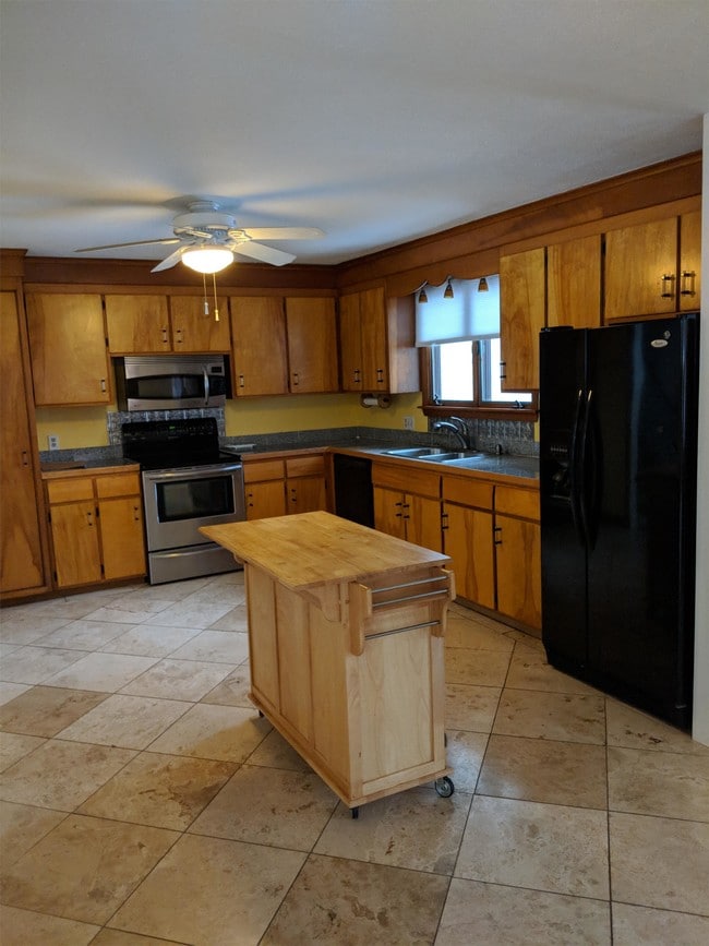 Photo - 154 Pondview Dr House