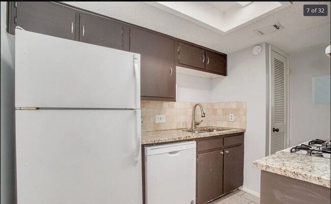 Building Photo - 1508 Oak Heights Dr
