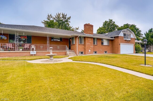 Building Photo - 4 br, 2.5 bath Duplex - 3711 Allison Street