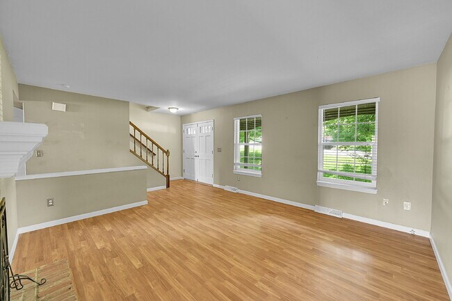 Building Photo - $2,700.00 - 3 Beds, 2.5 Baths, Townhouse i...