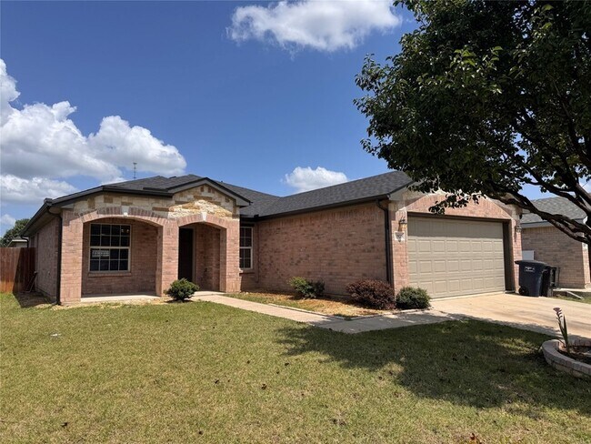 Building Photo - 5925 McKaskle Dr