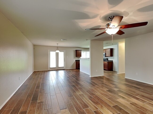 Building Photo - 219 Stable Dr