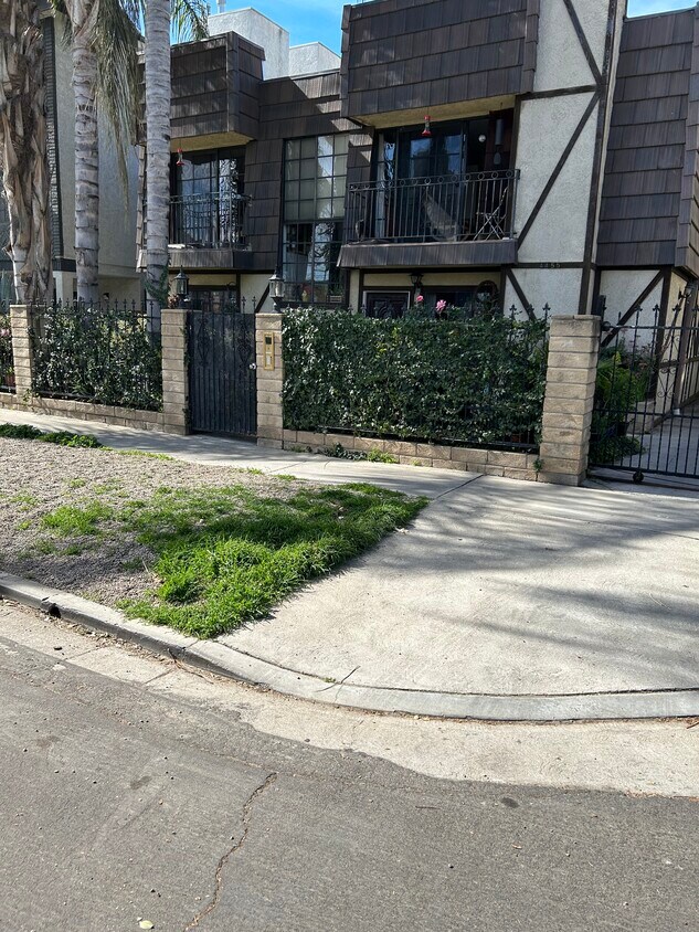 Foto principal - 4455 Vista del Monte Ave