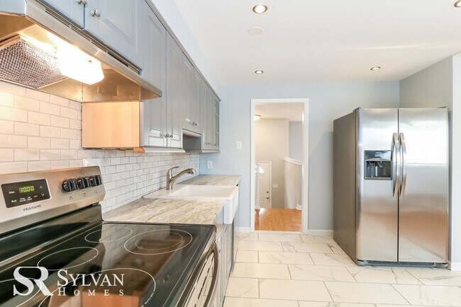 Building Photo - This lovely home is a must-see!