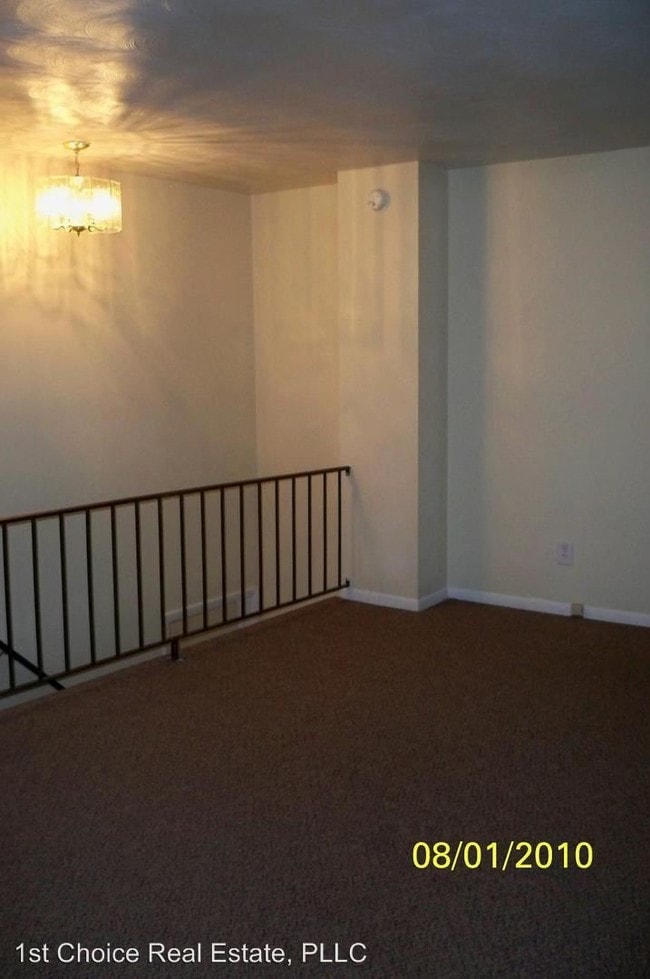 Building Photo - 2817 Stoneleigh Dr