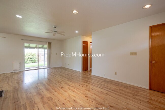 Building Photo - 11585 SW 95th Ave