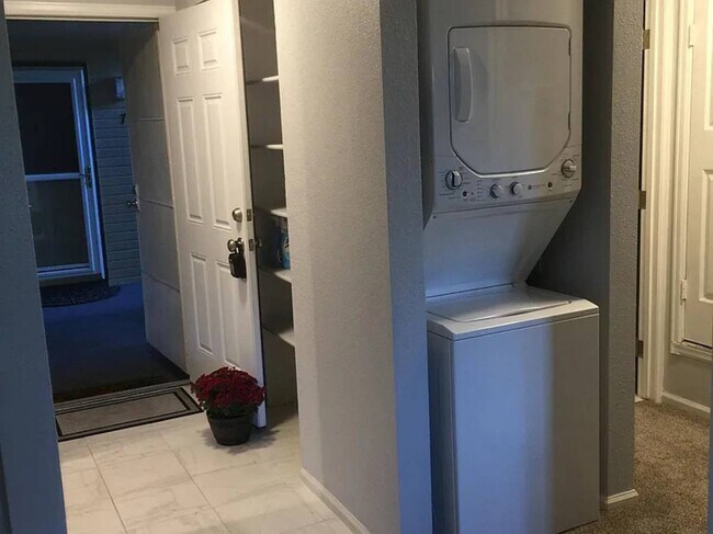 Foto del edificio - 16153 E Alaska Pl