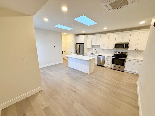 Foto del edificio - 120 Emerson St