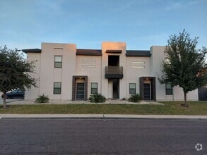 Building Photo - 2701 E Lyon St