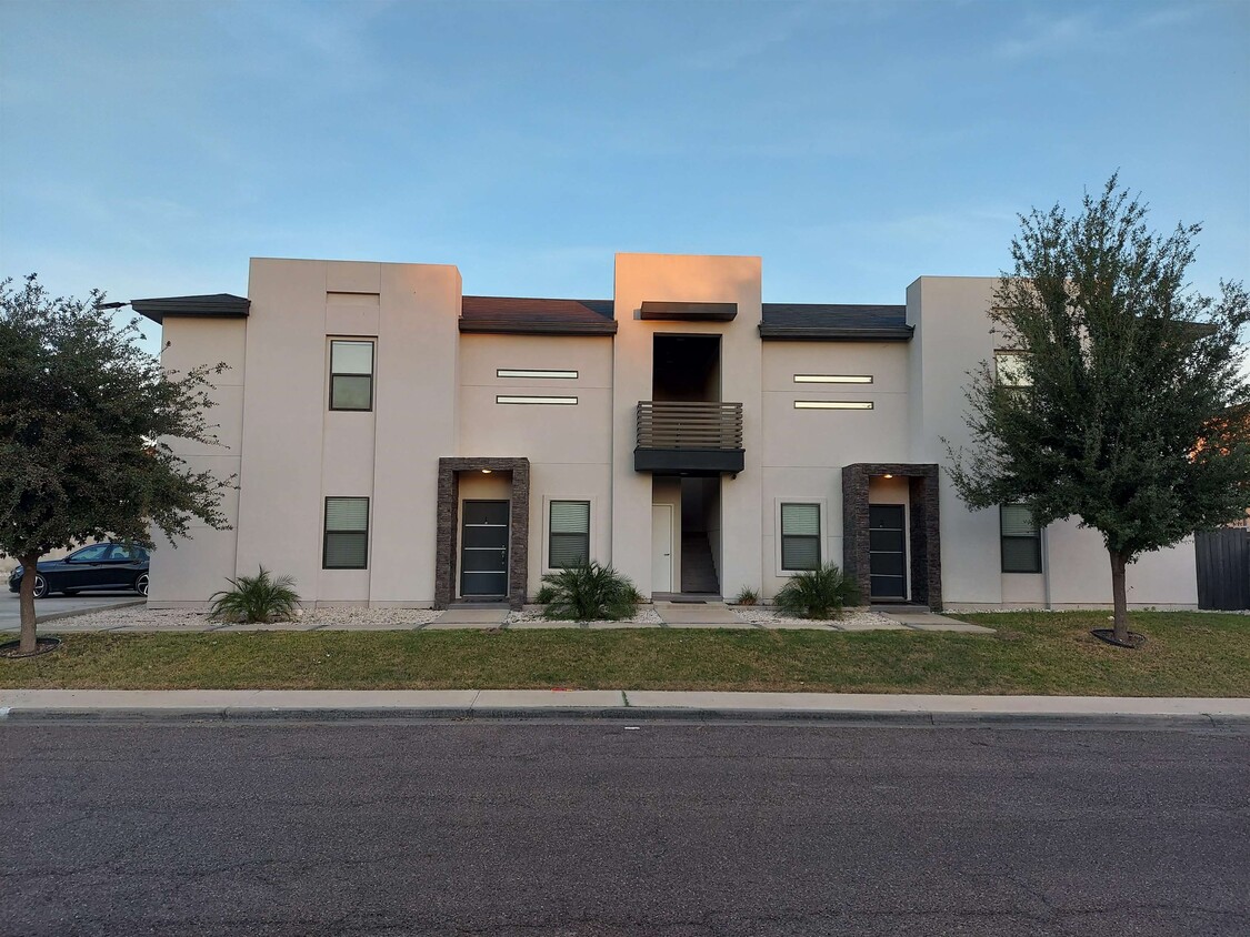 2701 E Lyon St, Laredo, TX 78043 Apartment for Rent in Laredo, TX