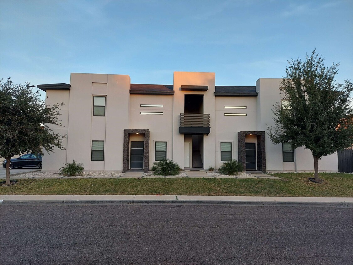 Primary Photo - 2701 E Lyon St