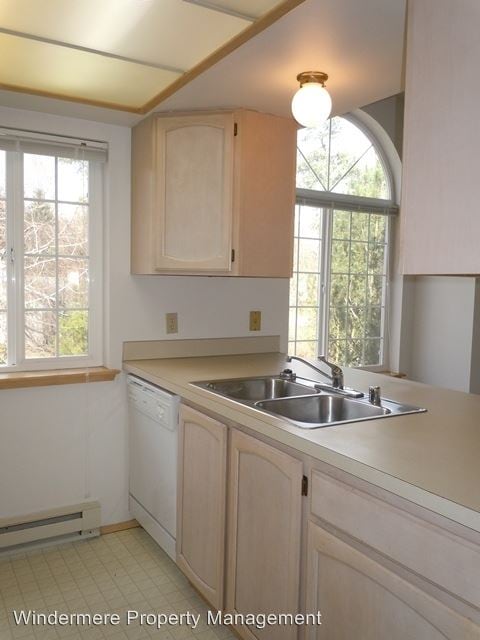 Building Photo - 1409 Bradley Ln