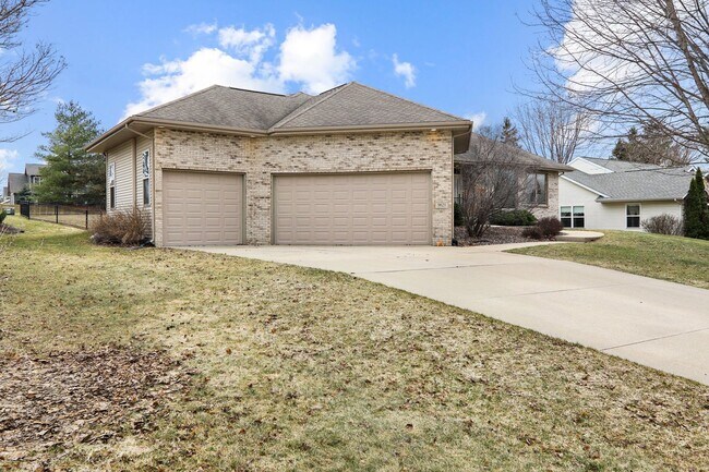 Foto del edificio - 9621 Shadow Wood Dr