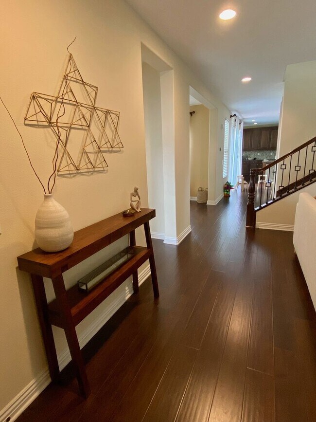 Foto del edificio - $6,100 - 4 Bed/3 Bath House located in the...
