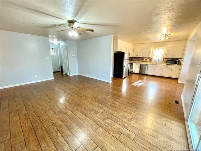 Foto del edificio - 4217 Sussex Dr