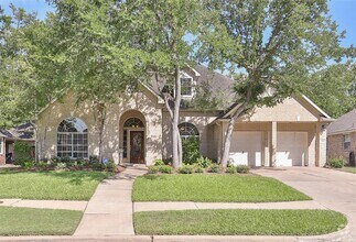 Building Photo - 8414 Green Valley Dr