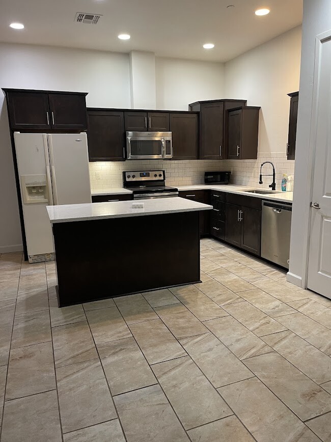 Foto del edificio - 1145 Rolling Hills Plaza S