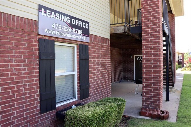 Building Photo - 7805 SW Blue Jay Ln