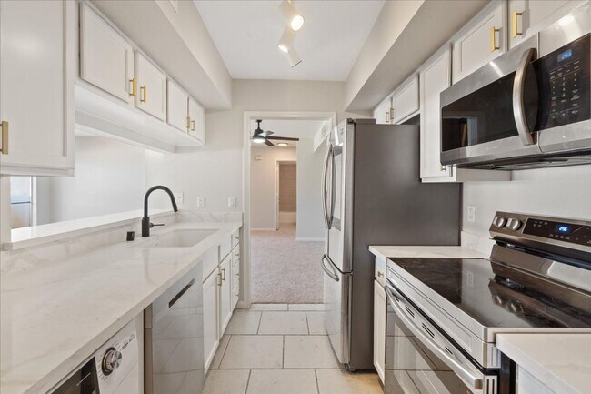Foto del edificio - 669 Oakmont Ave