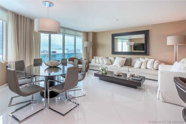 Building Photo - 2711 S Ocean Dr