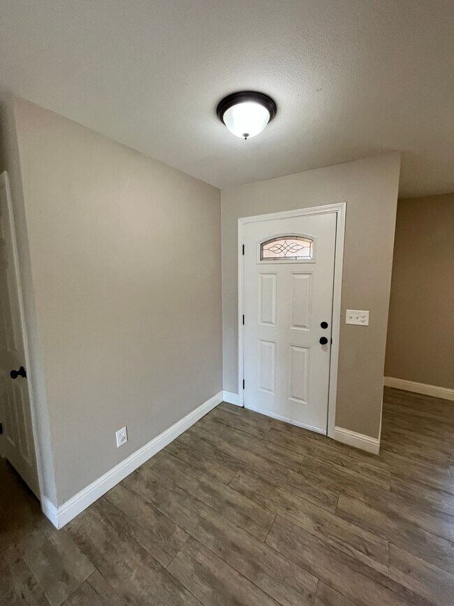 Building Photo - Coming Soon NW Visalia Home!