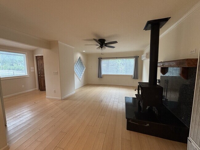 Foto del edificio - Ideally located 3/2 home in Placerville for rent